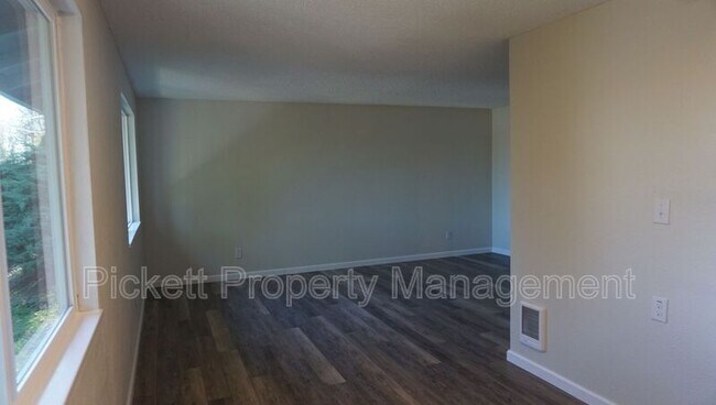 Building Photo - 917 N Cambrian Ave