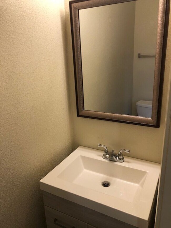 Building Photo - 2 BEDROOM CONDO BY UNT