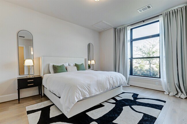 Building Photo - 7606 Redwoods Frst Dr