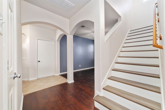 Building Photo - 1190 Stallion Ridge