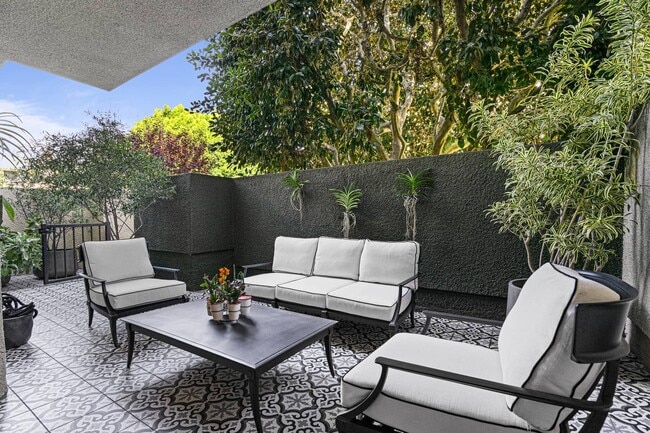 Building Photo - 2237 Century Hill