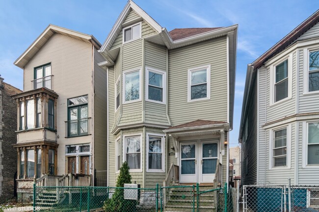 Primary Photo - 1656 N Richmond St
