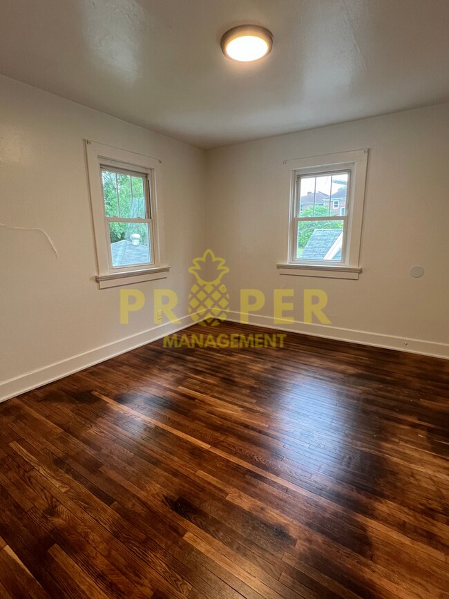 Building Photo - 3 bedrooms 1 bathrooms house for rent