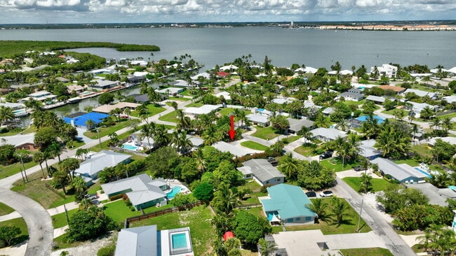 Building Photo - 1911 Cypress Ave