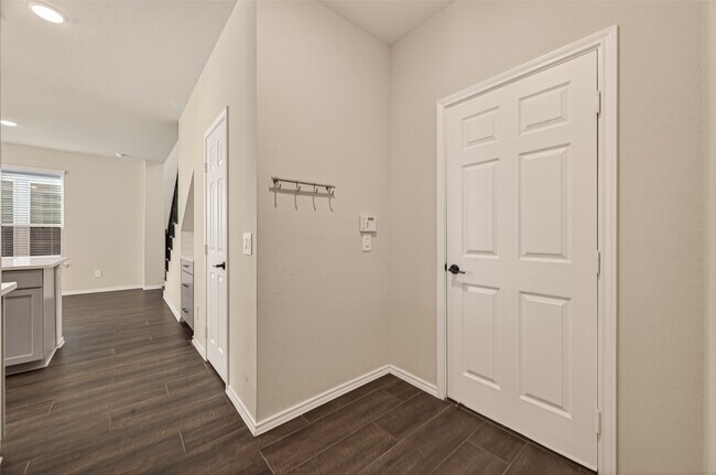 Building Photo - 3405 Knighton Hill Dr