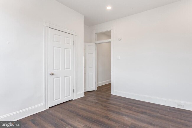 Building Photo - 2212 W Fayette St