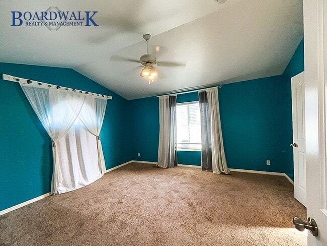 Building Photo - Beautiful Home with Mountain Views & Prime Location in Sandy