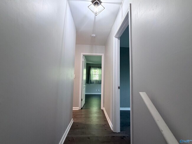 Building Photo - 11114 Hillwood Dr SE