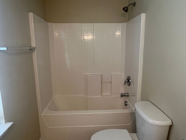 Building Photo - ** 1 Month Free Rent** Beautiful 3 Bedroom/ 2.5 Bath Unfurnished Townhouse in Wellstone!