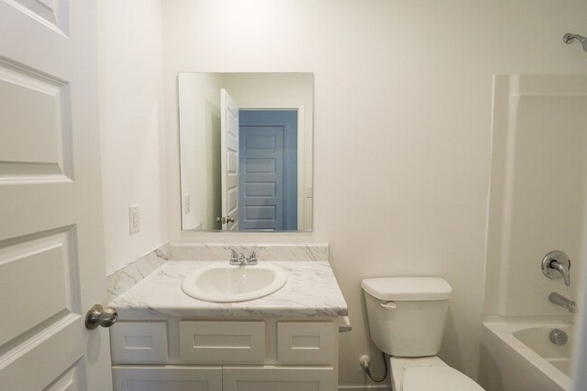 Building Photo - 3 Bed | 2 Bath in Coweta!