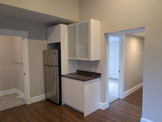 Building Photo - 2484 W 10th St