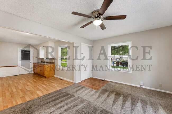 Building Photo - 1112 S Martinson Ave
