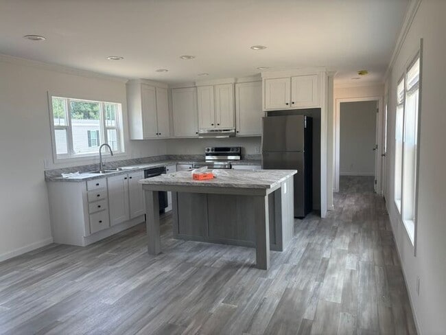 Building Photo - 176 Rosewood Ave