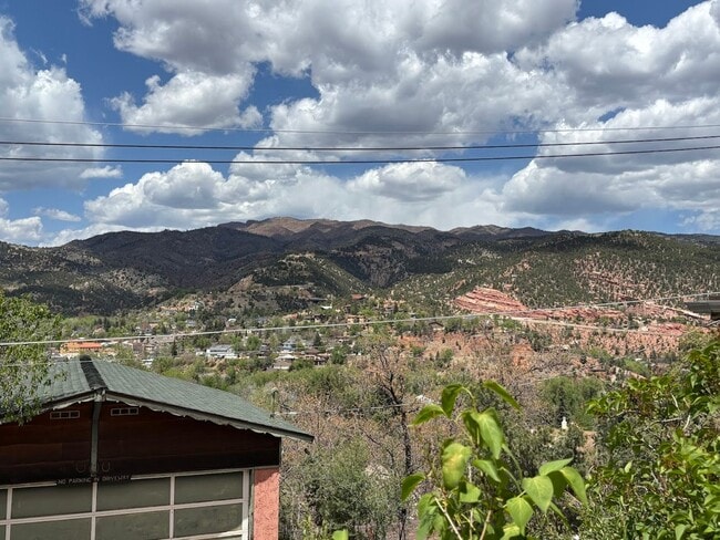 Building Photo - Manitou Cottage nestled in Nature