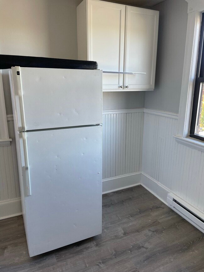 Building Photo - 297 Main St