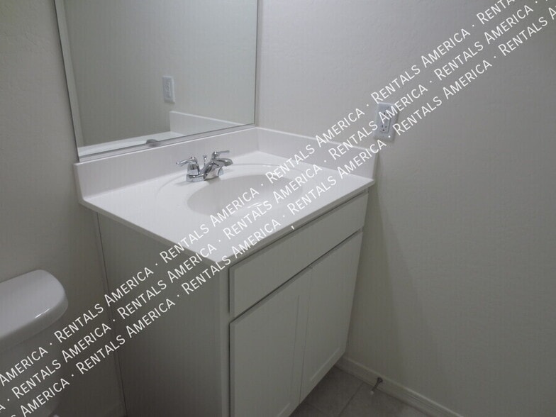 Building Photo - 378 S Borromeo Dr