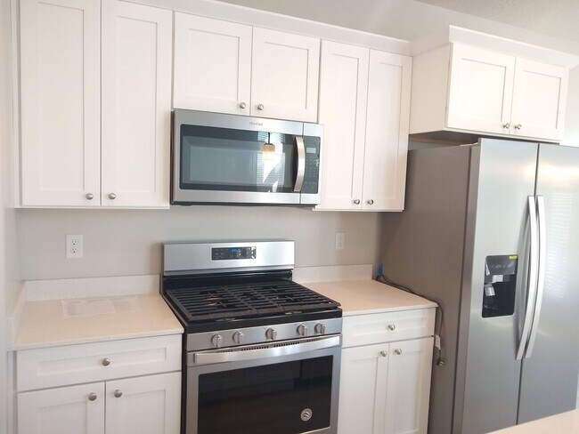 Building Photo - Bluffdale Townhouse Rental in Bringhurst S...