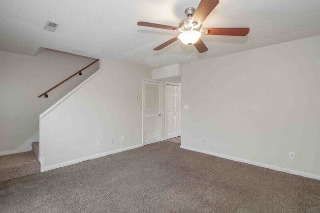 Building Photo - 2002 Tynewood Dr