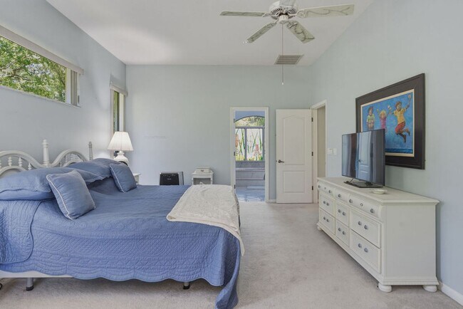 Building Photo - Must See Immaculate 3/2 Rainbow Springs with Lanai