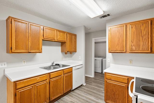 Building Photo - 1217 Hidden Creek Dr