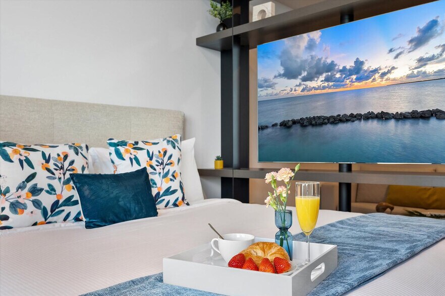 Building Photo - 398 NE 5th St