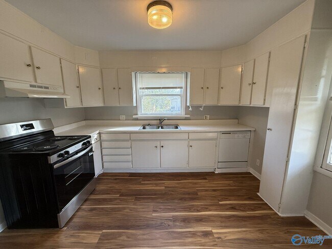 Building Photo - 403 Arthur St NW