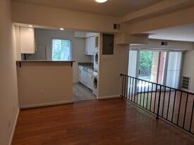 Building Photo - 4705 Tecumseh St