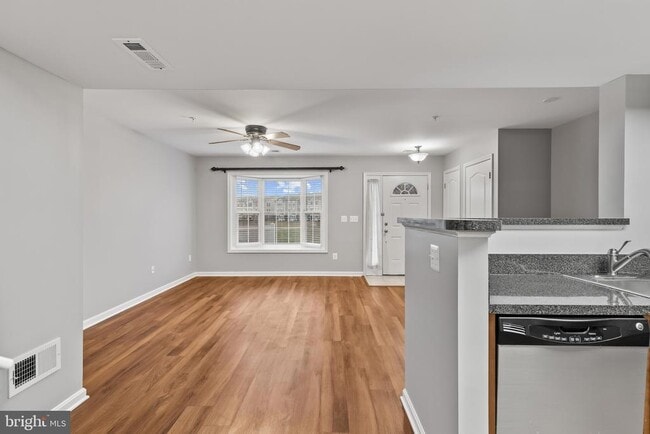 Building Photo - 1900 Lennox Dr