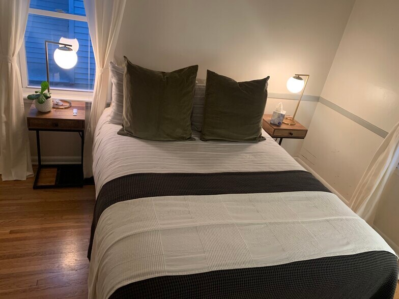 Building Photo - 3321 Bryant Ave S