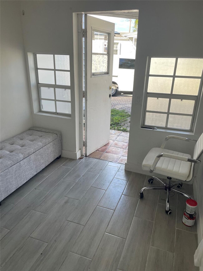 Building Photo - 8508 SW 16th Ct