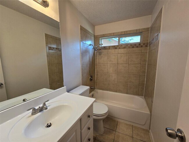 Building Photo - 613 Wagon Wheel Dr