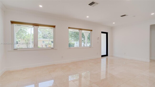 Building Photo - 500 SW 51st Ct
