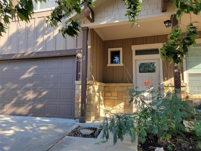 Building Photo - 430 Old Fitzhugh Rd