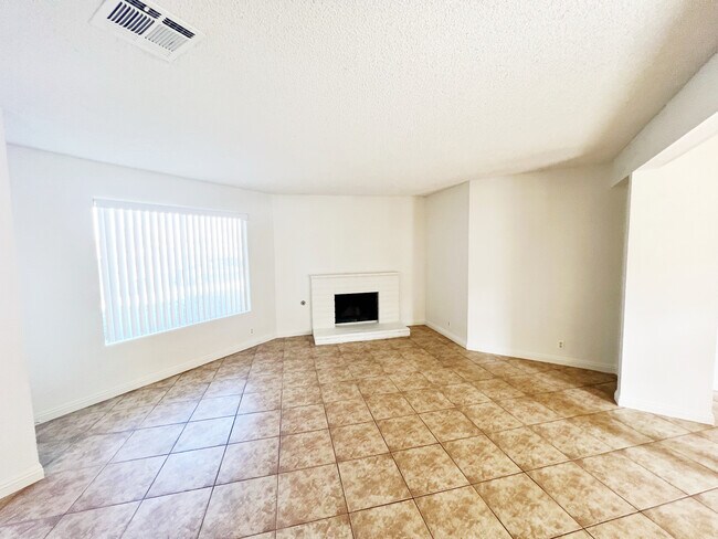 Building Photo - 127 Tiger Ln