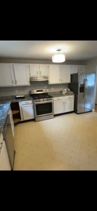 Building Photo - 20 Old Farm Rd