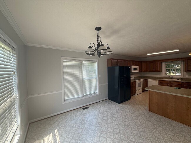 Building Photo - Great Location - Great Neighborhood - Grea...