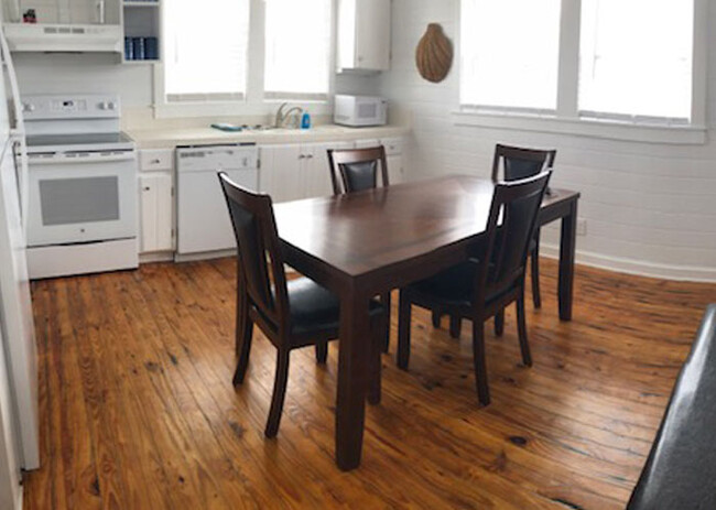 Kitchen/Dining Room - 100 N 21st St