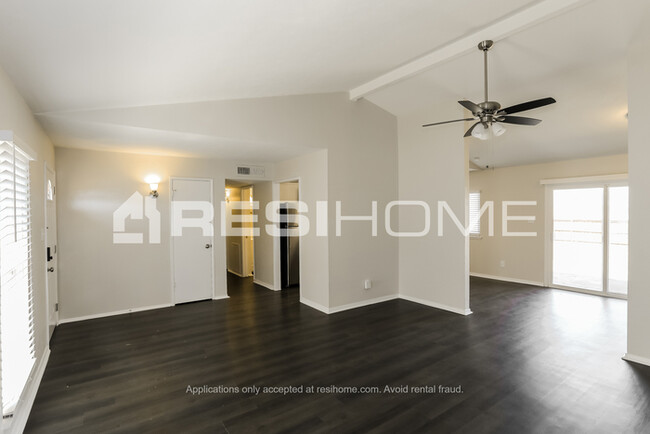 Building Photo - HOME FOR RENT!
