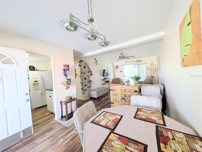 Building Photo - 2328 Canal Dr