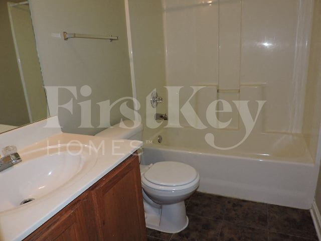 Building Photo - 2631 Parkview Dr