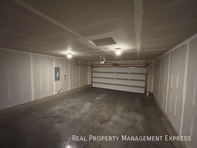 Building Photo - 3 Bed 1.5 Bath in West Sioux Falls