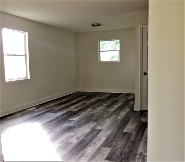 Building Photo - Newly Renovated 3 Bedroom 2 Bathroom House...