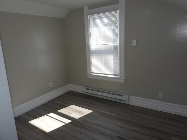 Building Photo - 121 Canal Ave