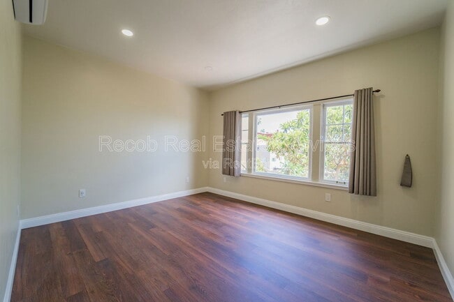 Building Photo - 3345 Columbia St