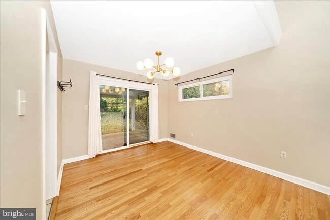 Building Photo - 3906 Montrose Dr