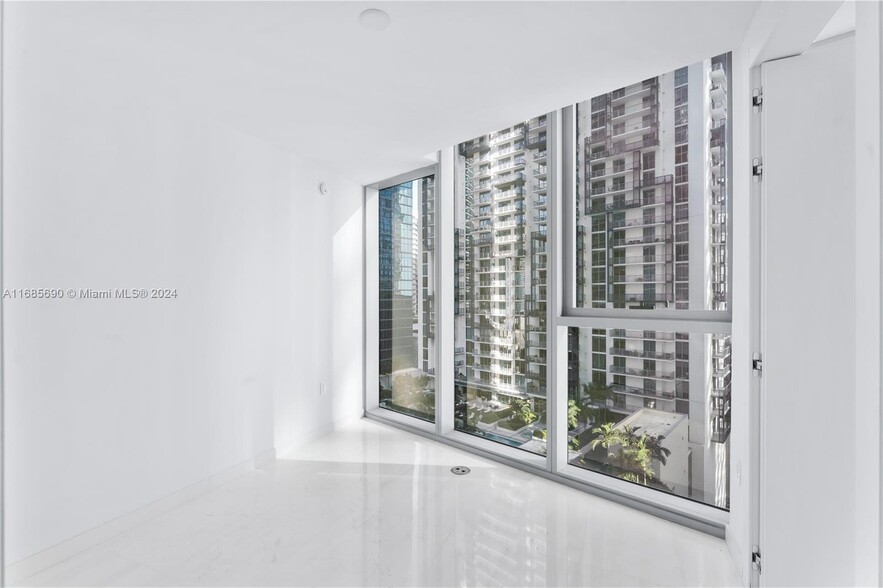 Building Photo - 300 Biscayne Boulevard Way