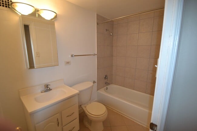 Building Photo - 4180 N Marine Dr