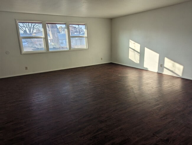 Building Photo - Spacious pet-friendly Clarkston house on d...