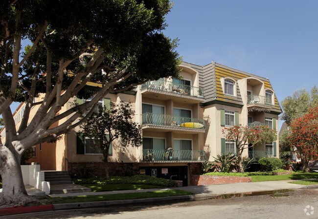 Building Photo - La Maison Apartments