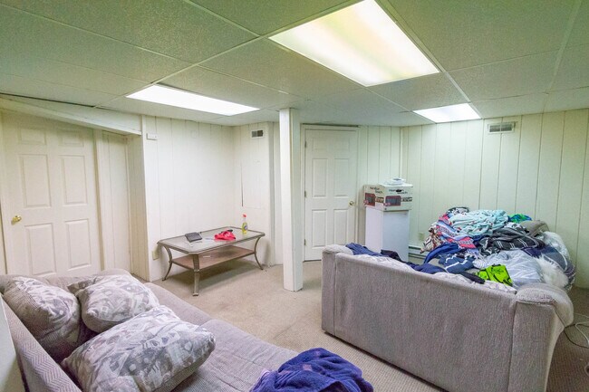 Building Photo - 1900 W Jackson St